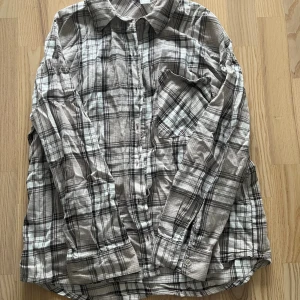 Skjorta - Rutig skjorta, nästan aldrig använd