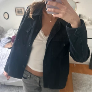 vårkappa  - få fin marinblå vårkappa från crocker, storlek m 🫶🏽