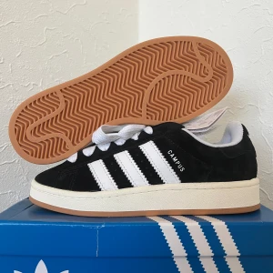 Adidas Campus 00s "Core Black" - Storlek: US 5,5 | EU 38 |   Skick: 10/10 Oanvända   Instagram: Heatonfeet040  