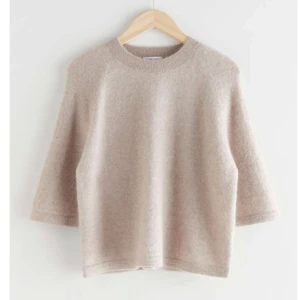 &other stories tröja - Så snygg trekvartsärmad tröja. Säljer då den inte kommer till någon användning. Endast använd ett fåtal gånger