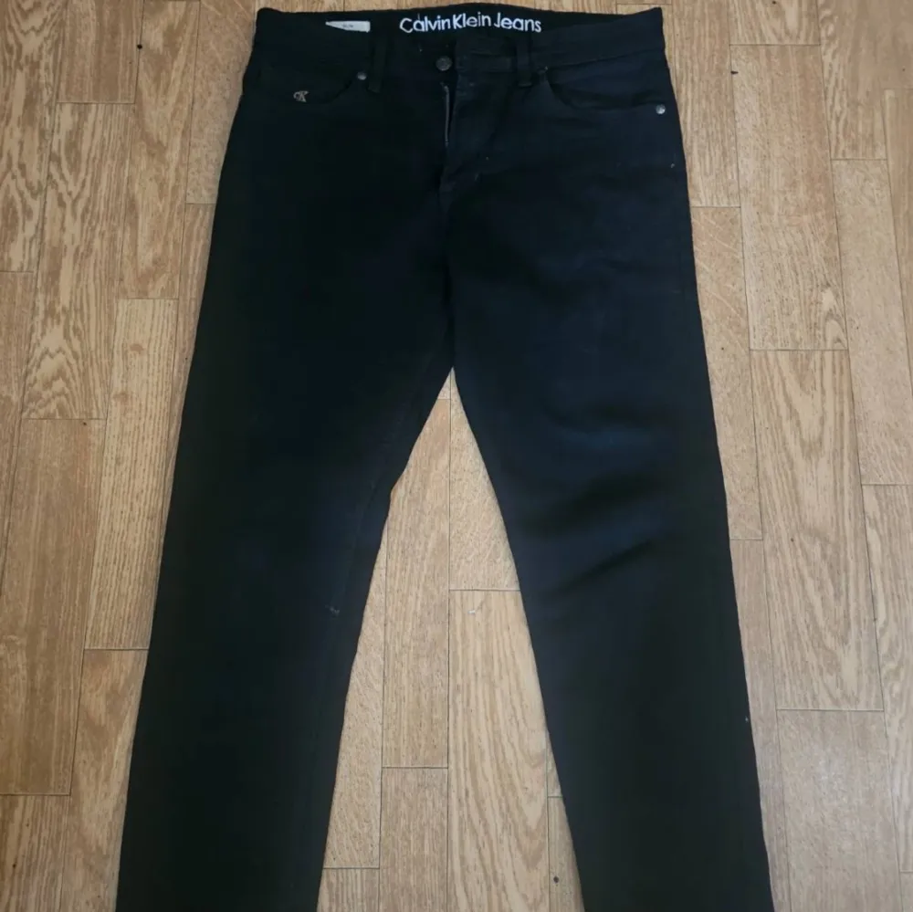 Calvin Klein jeans storlek 32/32.  Bra skick. 500kr elr bud  Ny pris 1300. Jeans & Byxor.