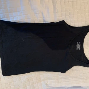 Svart linne  - Aldrig andvänd 