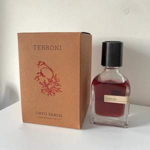 Orto Parisi Terroni 50ml Perfekt rökig/fruktig parfym. (Nypris 1499kr) Tar byten också. Skriv om ni har frågor!