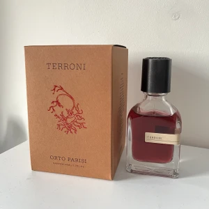 Orto Parisi Terroni - Orto Parisi Terroni 50ml Perfekt rökig/fruktig parfym. (Nypris 1499kr) Tar byten också. Skriv om ni har frågor!