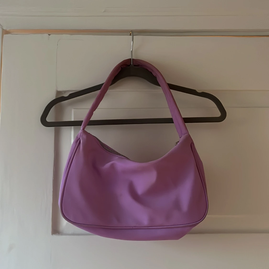 Lila väska