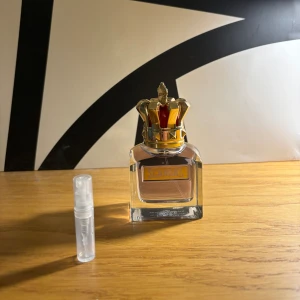 JPG scandal sample  - Säljs i 5 ml. Aromatisk och söt vinterparfym som passar tonåringar🍮🥮