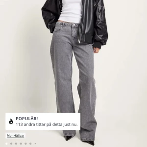 Helt nya low waist jeans - Va något korta på mig som är 1,74! Men annars helt perfekta! Försöker sälja den innan jag skickar tillbaka, helt nya! Storlek 36, passar dig som är runt 170cm