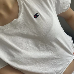 Champions croptop  - Säljer min championströja i storlek S. Passar även M. Skriv gällande frågor eller funderingar