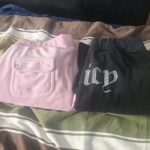 2 par juicy couture byxor för 450 - Dom är typ som nya