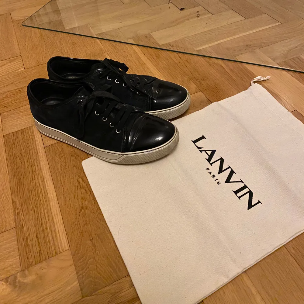 Säljer dessa Lanvins i UK 8, skorna är i bra skick, inga defekter eller liknande🤝dustbag ingår. Skor.