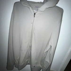 Polo Ralph Lauren zip hoodie grå  - Ny skick, använd 1 gång bara! 