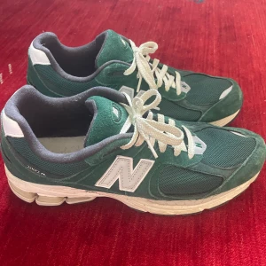 New Balance 2002 - M2002RHB Fint skick  Sitter smått, gå upp en halva.