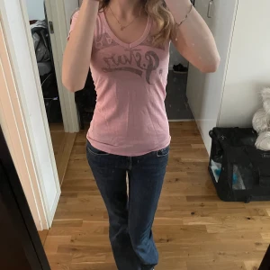 Cool tröja  - Supercool rosa g-star tröja! Passar perfekt till lågmidjade jeans då den är lite längre 🩷 