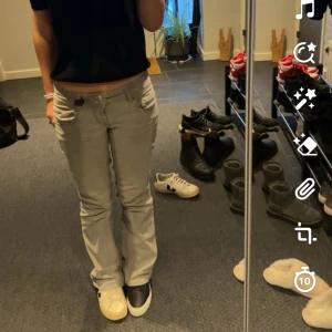 Low waist jeans  - Superfina low waist jeans från Gina❤️ dom är storlek 152 men passar mig som är 163🥰 sååå fina