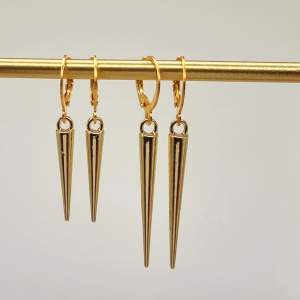 Handgjorda örhängen●Följ :@ekjewelryofficial🤲 ● 💎Material- metal/zinklegeringar ●Örhängeskrokar -rostfritt stål. Nickel fri. Längd -4cm och 5cm. Vattentåliga, ändrar inte färgen! Köp för 1st-40kr eller 80kr paret