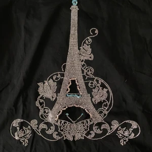 Evis t-shirt med rhinestones - Jättesöt tshirt som passar S-M, inte använd