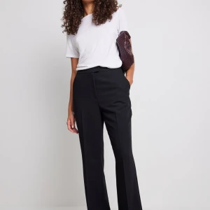 Nakd kostymbyxa  - Slits där bak 