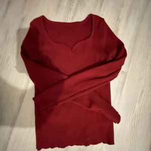 Stickad tröja - Fin tröja som jag använt 1 gång. Stickad 