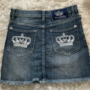 Victoria beckham kjol - Midjemått: 35cm rakt över, längd: 34cm