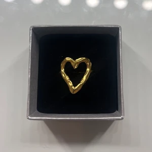 Ring med hjärta - Fin justerbar ring med hjärta💕 finns i en annan annons men plick erbjuder just nu fri frakt💕