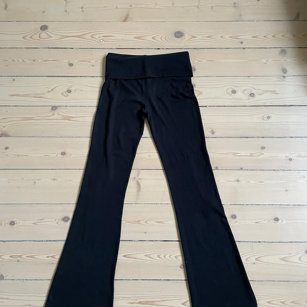 Bra skick,  bomull och elastan, från Gina Tricot Young. De är jättebra men har blivit för korta för mig.. Jeans & Byxor.