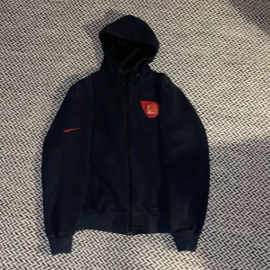 Vintage Nike Zip - Cool Nike tröja. Bra skick, skriv för mått eller vid frågor.