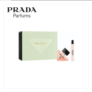 Prada paradox gift set - Säljer ett helt nytt parfym sett i Prada paradox 50ml + 10ml. Boxen är värd 1900kr och är en limiterad utgåva!!