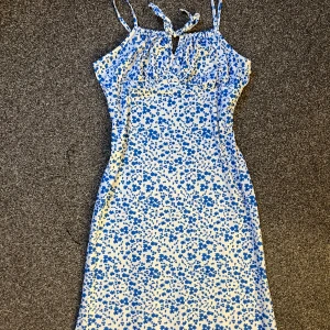 klänning - Jättesöt sommar klänning! Aldrig använd 