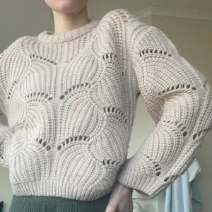 Stickad tröja  - Beige/rosa stickad tröja! 