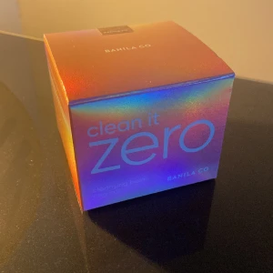 Ny clean it zero - Helt ny clean it zero som jag fick i kalender men använder inte smink. Förpackningen är försluten. Ord pris 169kr