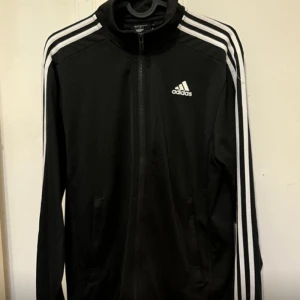 adidas zip up - klassisk svart adidaströja!!