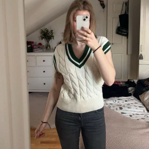 Väst - Baseball aktig väst från Gina Trico, använd Max två gånger💌🫶🏼