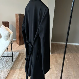 Trenchcoat  - Aldrig använd trenchcoat från only. Passar även xxs.