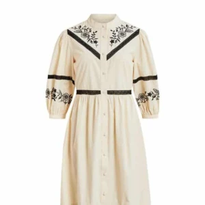 Object klänning med broderi - Helt oanvänd!  Storlek 36  100% bomull  Nypris 700kr 