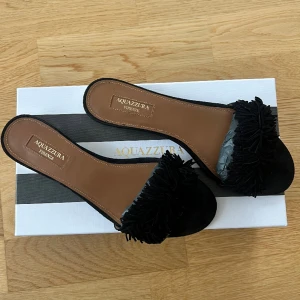 Mocka Sandaler ifrån Aquazzura - En perfekt julklapp! Helt oanvända mocka sandaler ifrån aquazzura i storlek 37.5.