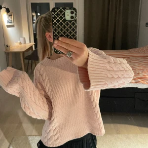 Stickad tröja - Jättesnygg stickad tröja ifrån Gina, nyskick💝 Skriv för fler frågor!!