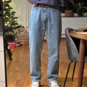 Blåa jeans från Valient i storlek M, sitter ungefär som storlek 31/32. Jag är 185cm lång. Endast använda ett fåtal gånger. Köpta från carlings.  
