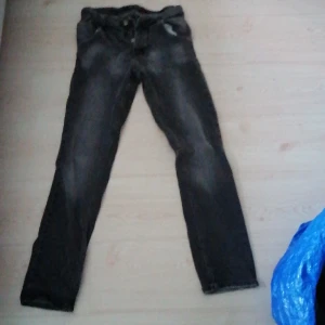 Tom Talyor byxor  - Ett par straight leg Tom Talyor byxor i storlek 30 (slim fit)