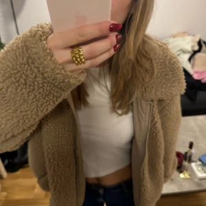 jacka - Nice jacket that I have not used it more than two times. 