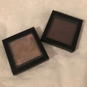 MakeUpStore - Nya oanvända vinterskuggor fr MakeUpStore. Nypris 135:-/st   Vi tar endast 60:-/st eller båda f 100:- om du önskar 😉