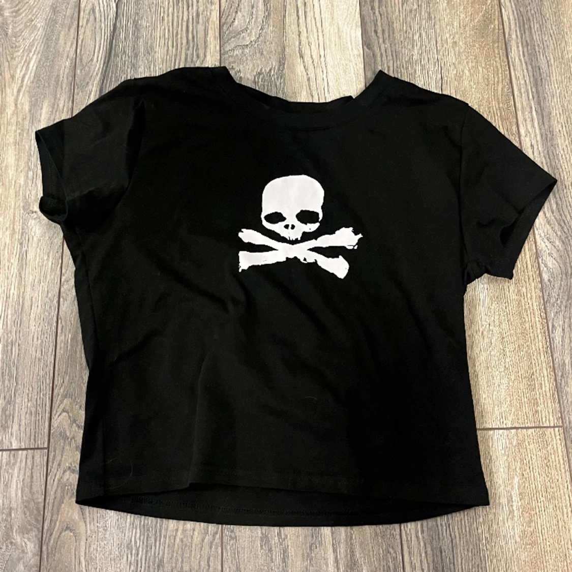 Kort t-shirt med tryck - 90