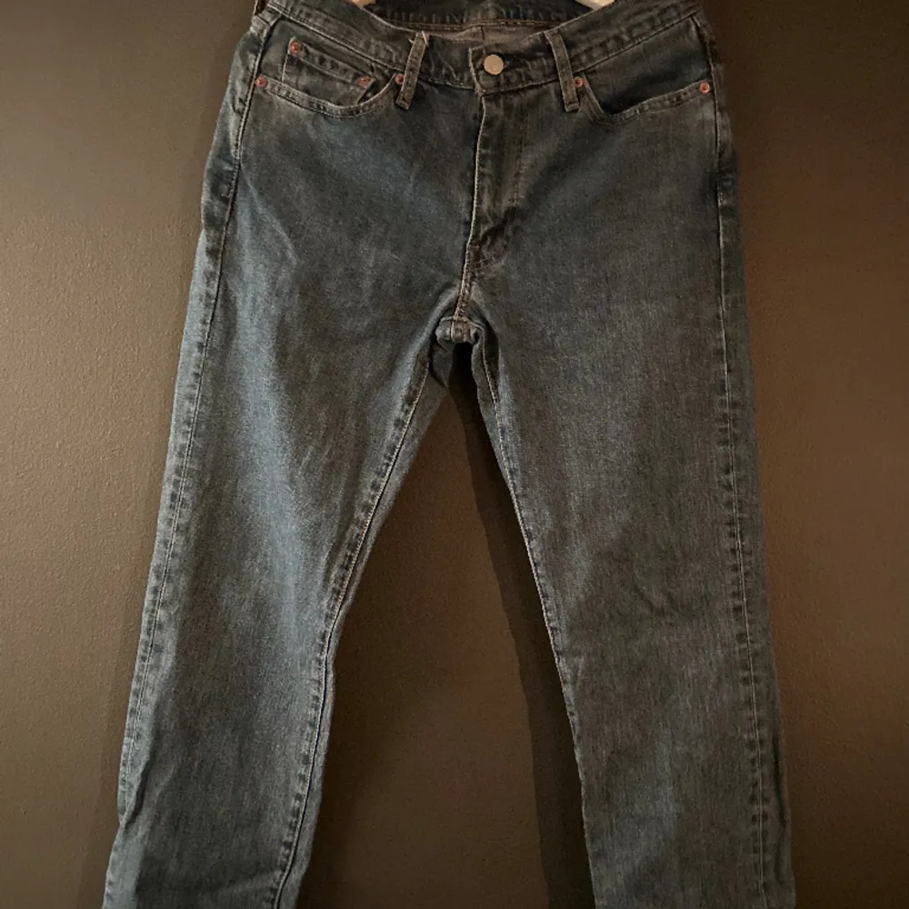 Mörkblåa Levis jeans 514.. Jeans & Byxor.