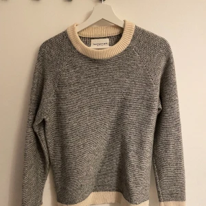 These glory days stickad crewneck - Fresh stickad crewneck från These Glory Days scandinavia i strl L men passar M! 
