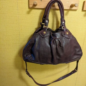 Skinnväska - Marc Jacobs väska i kraftigt läder