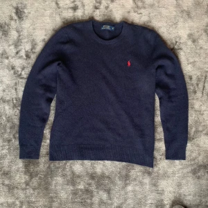 Ralph lauren - Säljer min supersköna ull Ralph lauren tröja storlek M. Den är självklart äkta och har noll defekter. Skriv om ni vill ha mått eller om ni har andra frågor. 