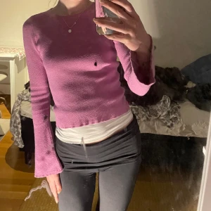 Rosa tröja🎀 - Fina utsvängda armar. Använt skick därav pris 