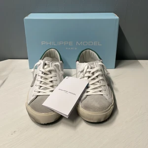 Philippe model  - Philippe model skor i storlek 43! Allt OG finns och skorna är helt sprillans✅Nypris 3900kr, säljs för endast 2899kr❗️❗️