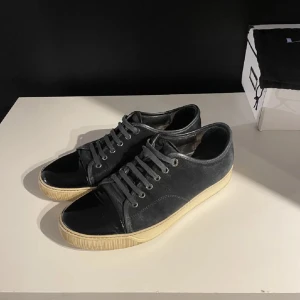 Lanvin - Hej här är mina lanvins som är ganska använda men ändå okej konditon. Jag har tyvärr ingen box slängde den.