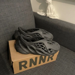 Foam runners  - Säljer mina yeezy foam runner kopior. Storlek 42  Hör av er vid funderingar