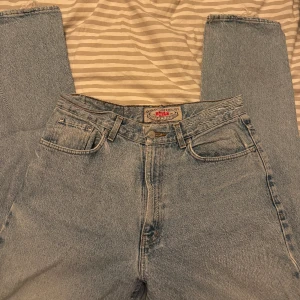 Jeans - Jeans köpta second hand i väldigt fint skick 